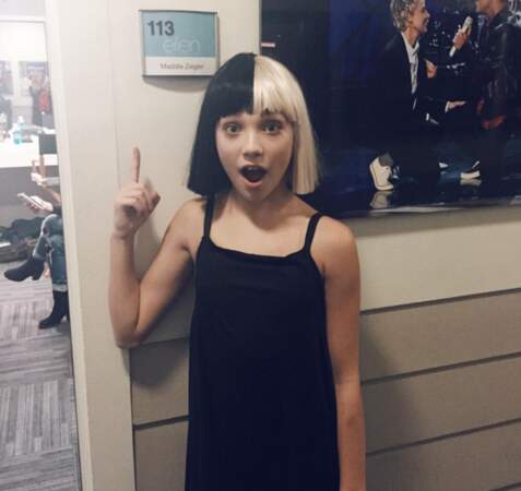 Cette perruque nous indique que la jeune Maddie Ziegler a encore collaboré avec Sia. 