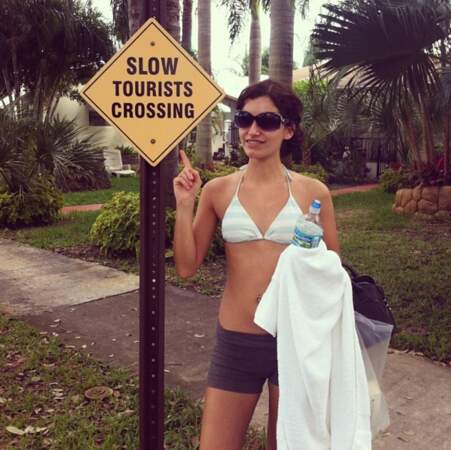 En vacances, Gabriella fait des photos de "touristes" comme tout le monde