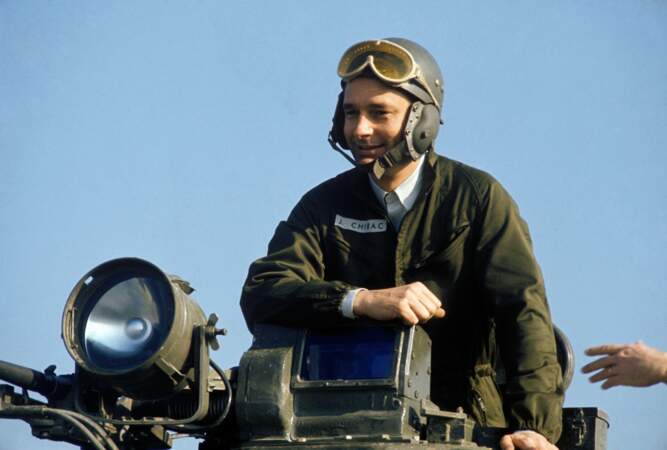 Jacques Chirac n'hésitait pas non plus à jouer les apprentis militaires à bord d'un tank...