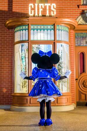 Minnie est prête à vous dévoiler sa nouvelle robe pour le 25e anniversaire de Disneyland Paris