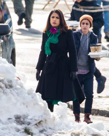 Salma Hayek n'a pas l'air ravie de tourner le film "Drunk Parents" en extérieur à New-York alors qu'il neige...