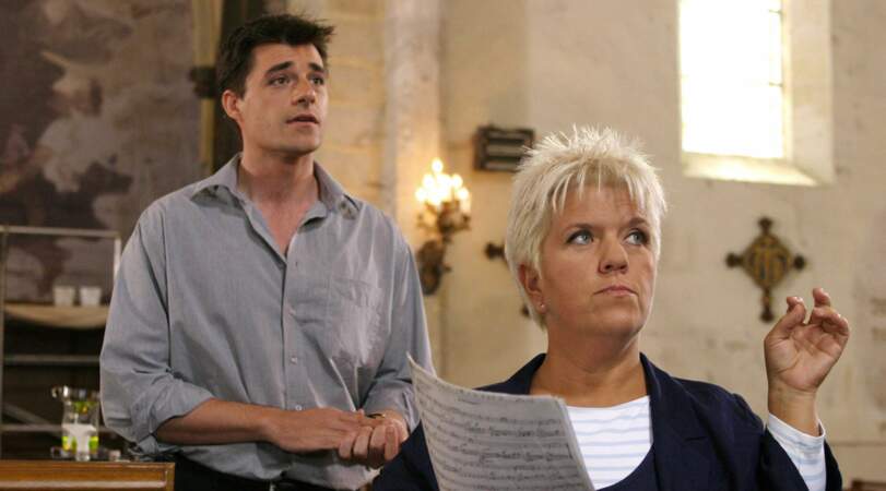 Il interprète Camille, un curé, dans la saison 8 de Joséphine, ange gardien (2004) avec Mimie Mathy.