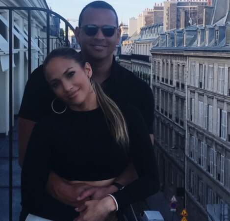 Escapade en amoureux à Paris pour Jennifer Lopez et son chéri, le sportif Alex Rodriguez 