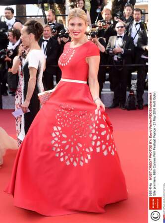 Hofit Golan a récupéré le tapis rouge de l'année 2015 pour faire sa robe