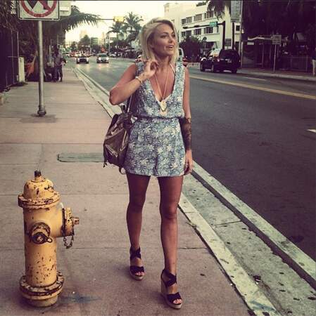 Oh ! Caroline Receveur continue de se balader dans les rues de Miami ! #Chanceuse