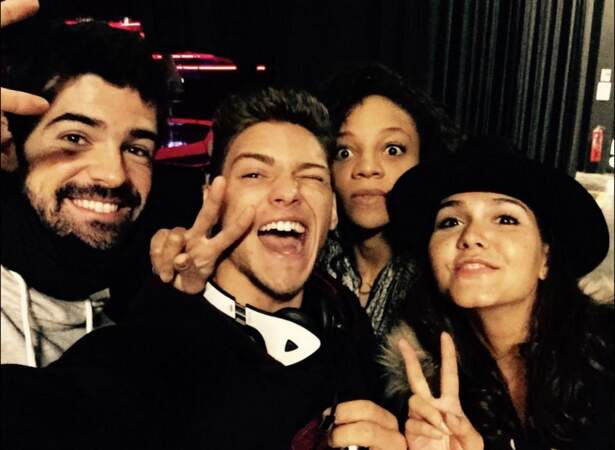 Et hop, un petit selfie de groupe pour Miguel, Rayane, Louisy et Joyce ! 