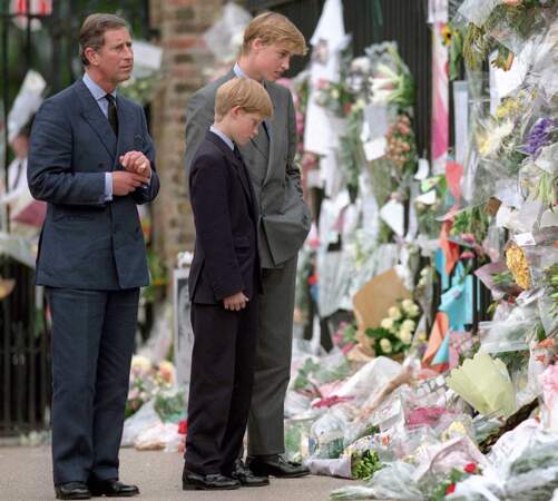 Le Prince William lors des hommages de la population britannique suite au décès de Lady Diana en 1997.