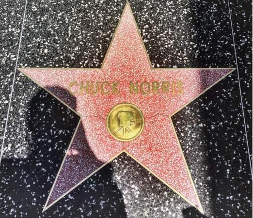Sur Walk of Fame, l'étoile de Chuck Norris, une vieille histoire