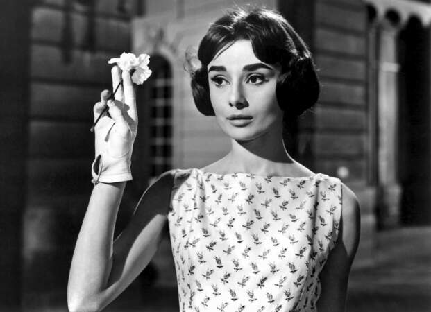 Audrey aimait Paris et plusieurs de ses films s'y déroulent. Ici c'est pour "Ariane" de Billy Wilder en 1957 ...