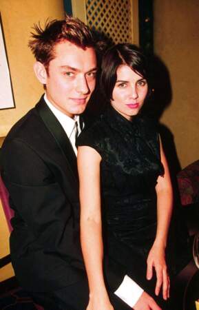 En 1996, Jude Law tombe sous le charme de l'actrice et mannequin Sadie Frost