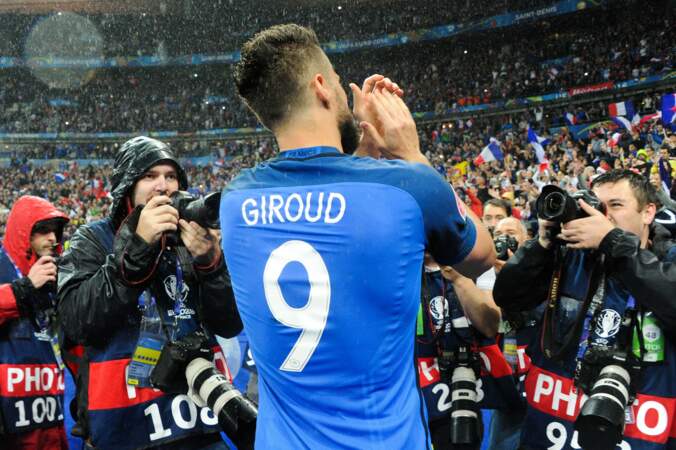 Giroud se rapproche des supporters français