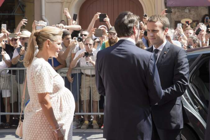 Laura Tenoudji avec son mari Christian Estrosi et le président Emmanuel Macron sur la place Massena à Nice