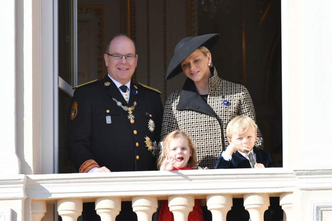 Le Prince Albert II Monaco, Charlène et leurs jumeaux au balcon du Palais
