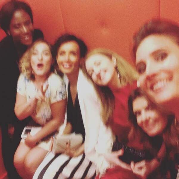 Quand il y a un banc dans l'ascenseur, on prend un selfie ! (Julie de Bona, Marilou Berry, Gwendoline Hamon...)