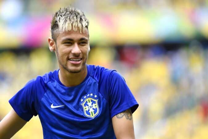 Franges capillaires et décoloration pour Neymar avant la Coupe du monde 2014