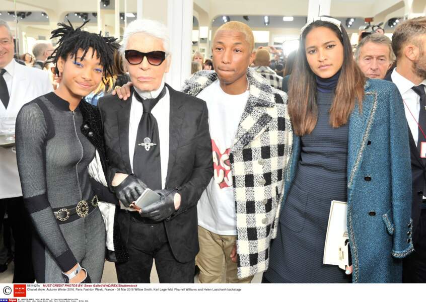 A la demande de Karl Lagerfeld, elle devient la nouvelle égérie de Chanel en 2016. 