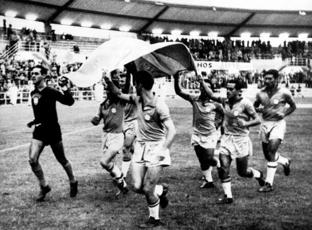 1958 - Le Brésil fête sa première victoire en Coupe du monde, Hilderaldo Bellini est le capitaine