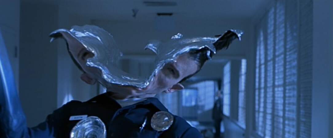 Dans "Terminator 2" (1991) le T-1000 serait constitué d'un alliage "polymimétique" lui permettant de se liquéfier.
