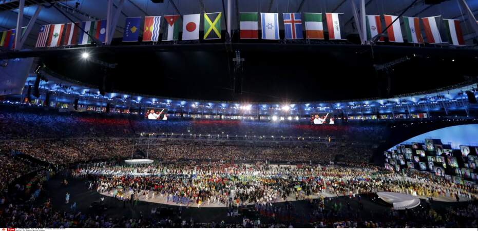 Plus de 10 000 athlètes représentant plus de 200 pays ont défilé