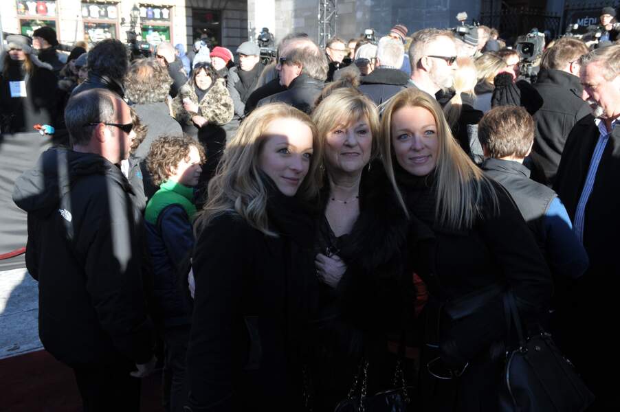 La ministre Mélanie Joly a posé avec l'épouse du Premier ministre Justin Trudeau, et Claudette Dion, sœur de Céline