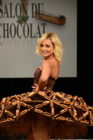 Une robe tout en éclairs pour Priscilla Betti (Salon du Chocolat 2017)
