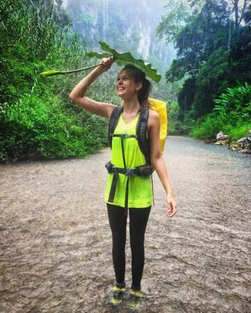 La top-model Josephine Skriver avait oublié son parapluie au Vietnam. 