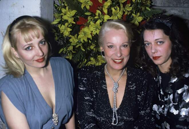 Avec ses filles, Pauline et Elisabeth en avril 1986.