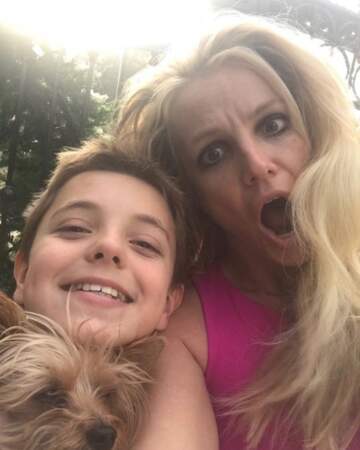 Britney Spears s'éclate comme une petite folle en famille. 