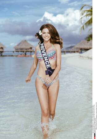 La voici lors de la séance photo en maillot de bain à Tahiti