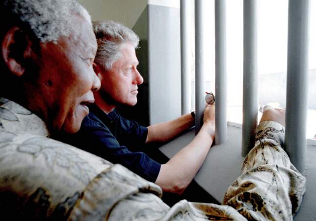 Nelson Mandela de retour dans sa cellule de prison avec Bill Clinton