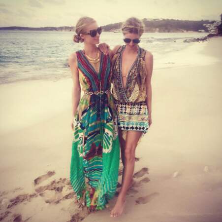 Nicky et Paris Hilton, boho-chic sur la plage de Saint-Barthélémy. 