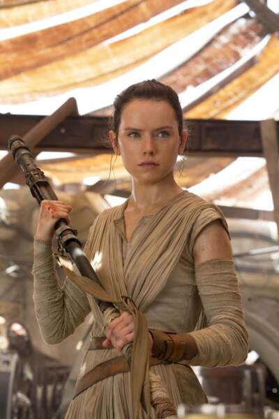 Rey (Daisy Ridley), guerrière nouvelle génération du Réveil de la Force (2015)