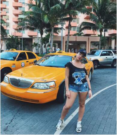 Shera Kerienski : à Miami, le jaune lui va si bien.