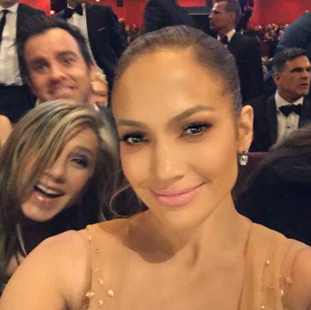 Attention, J-Lo débarque avec ses copines dont une autre Jennifer (Aniston) !