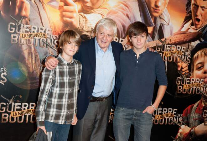 En 2011, il pose avec son père et son frère, Lancelot