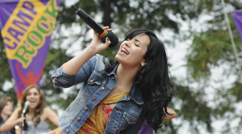 La chanteuse Demi Lovato a été l'héroïne du téléfilm Disney Channel Camp Rock (2008) et de sa suite (2010).