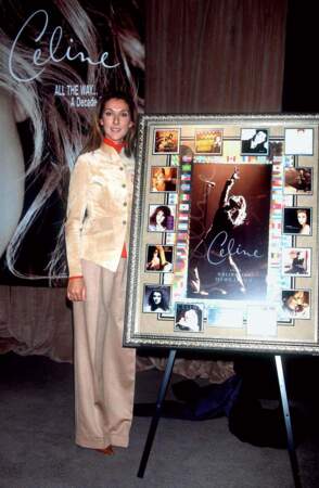 Avril 2003 : Céline Dion a écoulé plus de 100 millions d'albums ! Pas mal, pour la petite canadienne ! 