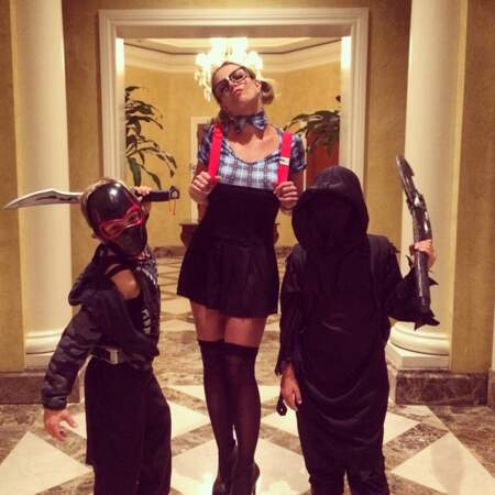 La popstar a évidemment fêté Halloween avec ses deux garçons !