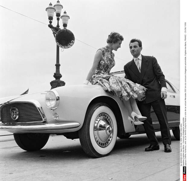 Avec sa deuxième femme Evelyne Plessis lors d'un concours d'élégance automobile en 1956 à Enghien-les-Bains