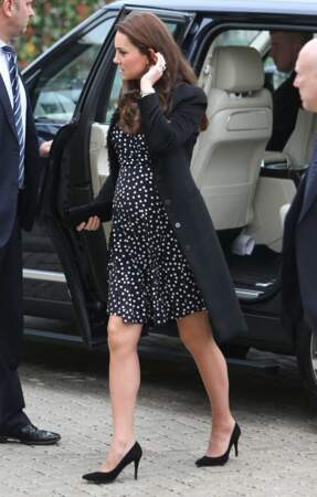 Tout au long de sa grossesse, Kate Middleton a assuré, perchée sur ses talons. Chapeau !
