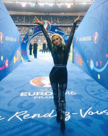 Et la chanteuse Zara Larsson, avec l'aide de David Guetta, nous a bien fait danser sur l'hymne de l'Euro !