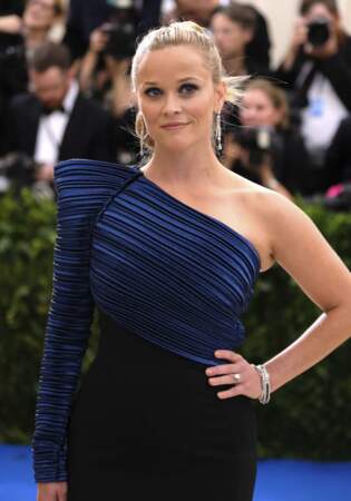 Reese Witherspoon chic!