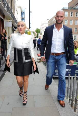 Et ô, surprise ! C'était aussi le bodyguard de Lady Gaga. 