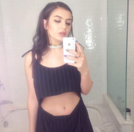 Miracle : Charli XCX avait une tenue normale ! 