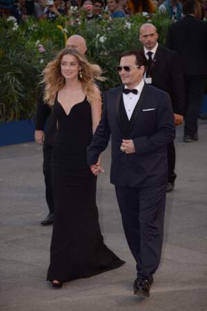 Main dans la main, Amber Heard et Johnny Depp sont arrivés à la projection de Strictly Criminal