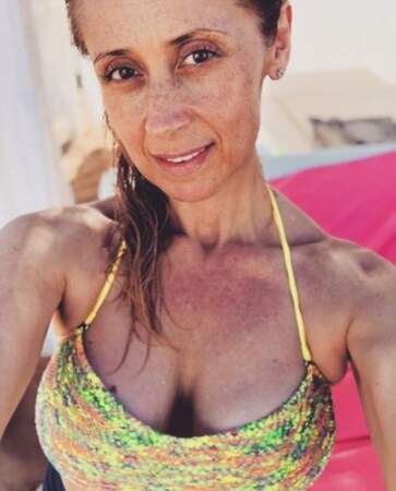 Selfie en bikini pour Lara Fabian. 