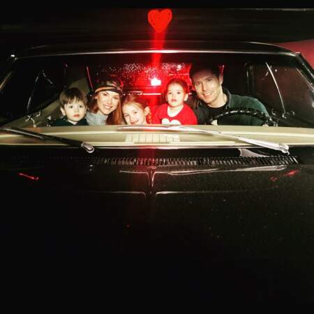 Jensen Ackles, le héros de Supernatural, et toute sa famille vous souhaite une bonne Saint-Valentin depuis l'Impala