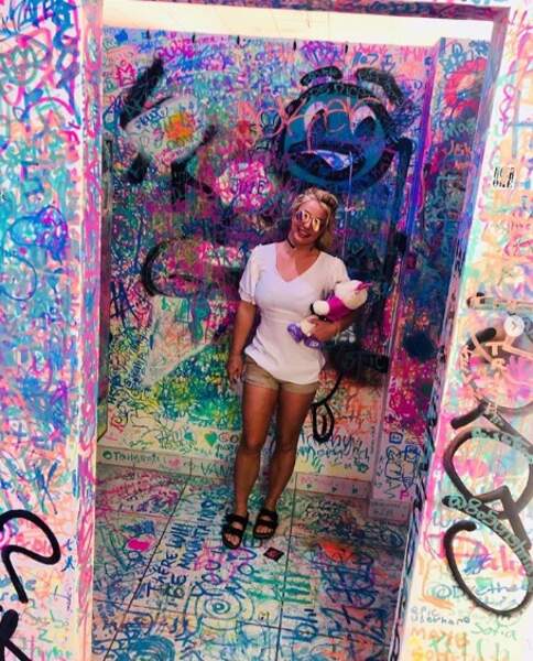 Britney Spears n'était pas dans les toilettes du Seecret Club de Melun mais dans une galerie d'art. 