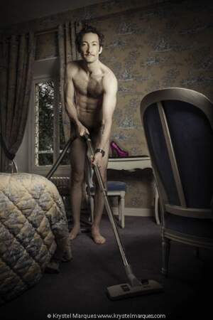 Vincent Desagnat nu pour le calendrier "Déshabillez-moi" 2014