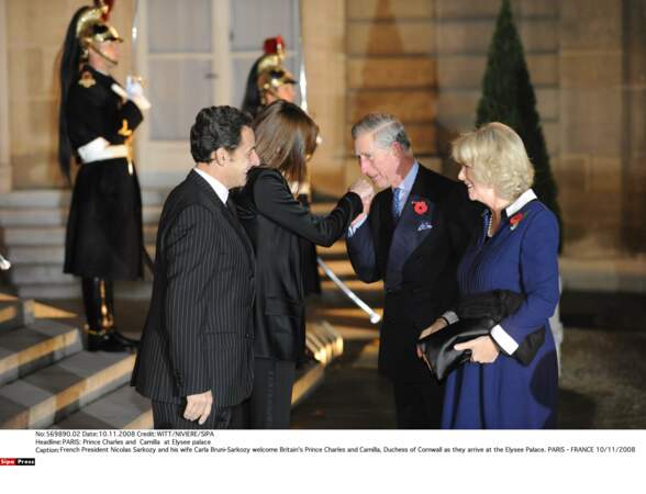 20 ans plus tard, une nouvelle épouse pour Charles qui rencontre le nouveau président Sarkozy et Carla